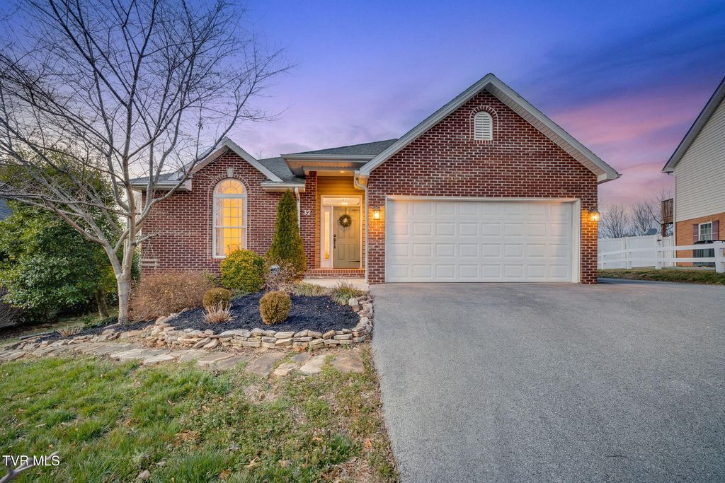 32 Taylor Ridge Court, Johnson City, TN 37601