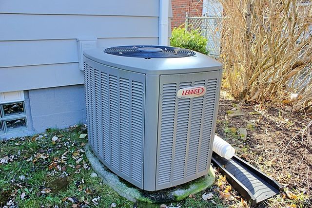 234 Treehaven Rd, Cheektowaga, NY 14215