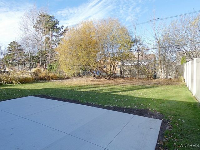 234 Treehaven Rd, Cheektowaga, NY 14215