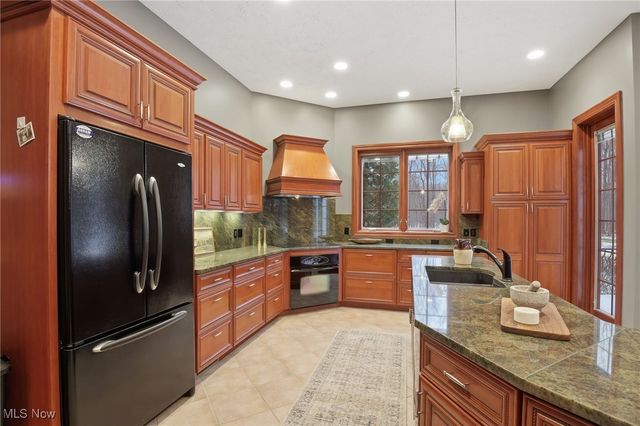 425 Woodside Avenue, Jefferson, OH 44047