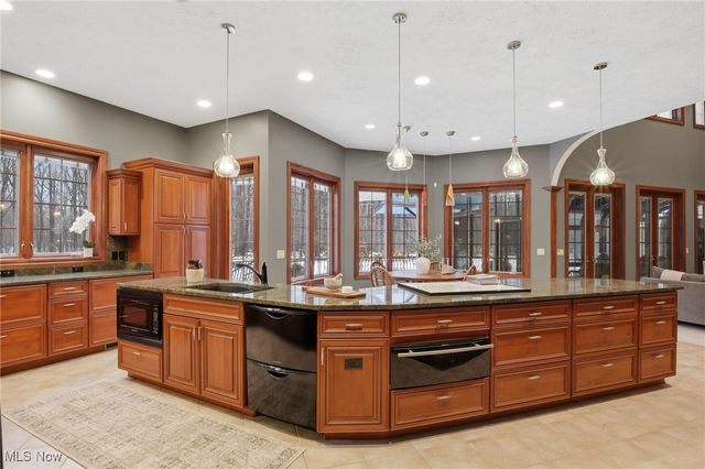 425 Woodside Avenue, Jefferson, OH 44047