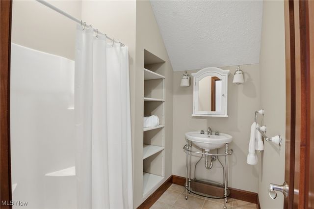 425 Woodside Avenue, Jefferson, OH 44047