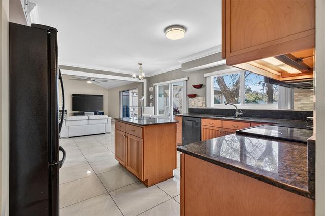 88 HARBOR OAKS CIRCLE, Safety Harbor, FL 34695