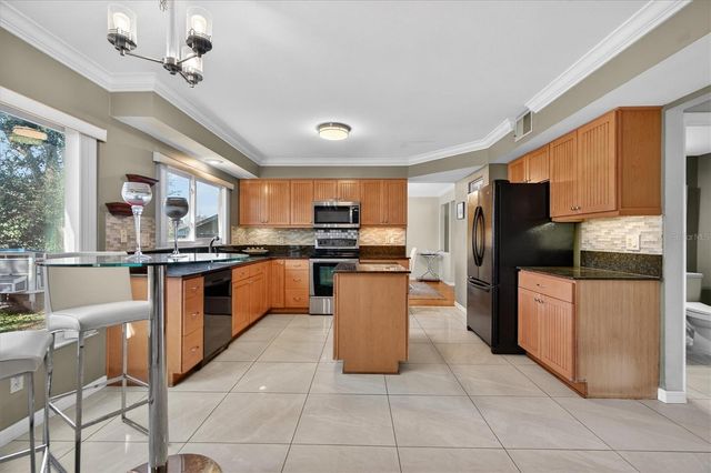 88 HARBOR OAKS CIRCLE, Safety Harbor, FL 34695