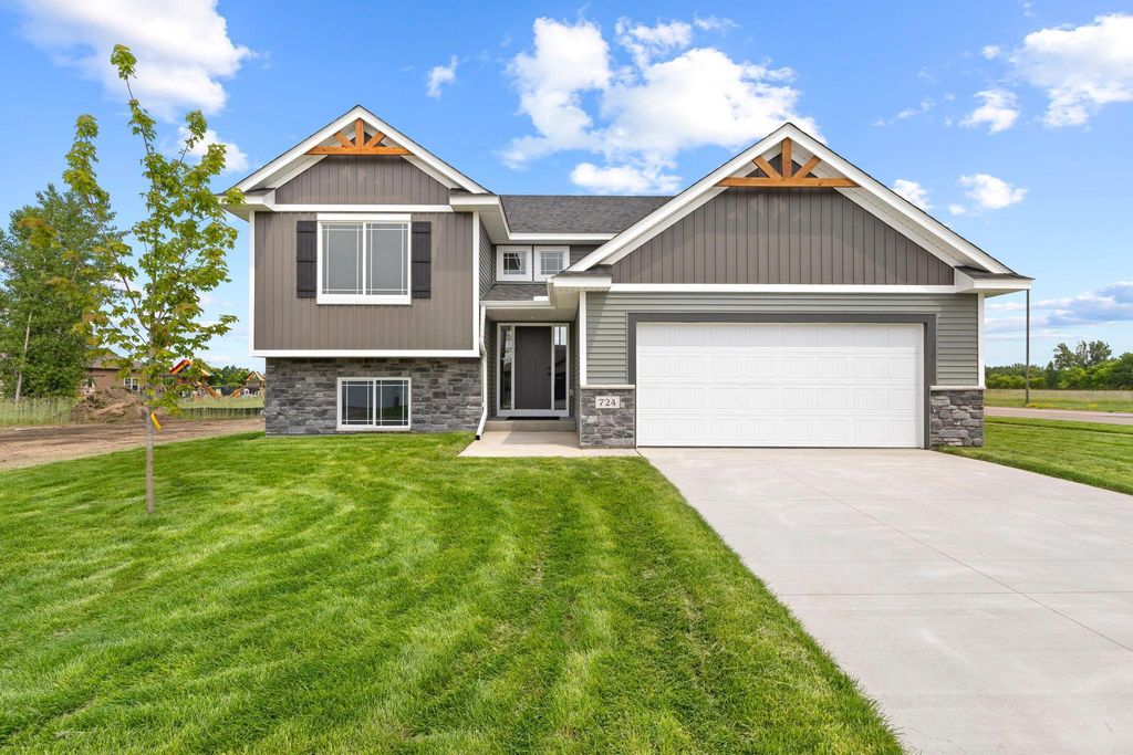724 Margaret Lane NE, Isanti, MN 55040