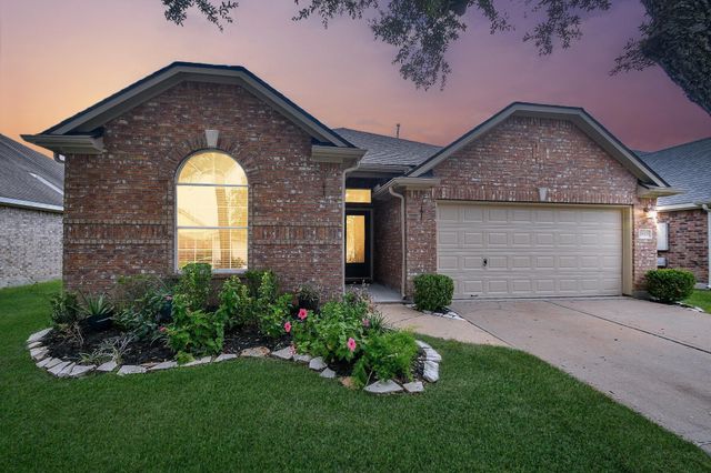 2625 Emerald Springs Court, Pearland, TX 77584