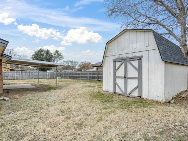 7621 Meadowbrook Drive, Watauga, TX 76148