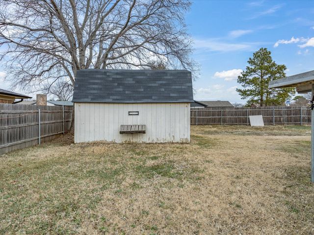 7621 Meadowbrook Drive, Watauga, TX 76148