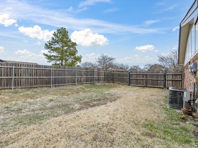 7621 Meadowbrook Drive, Watauga, TX 76148