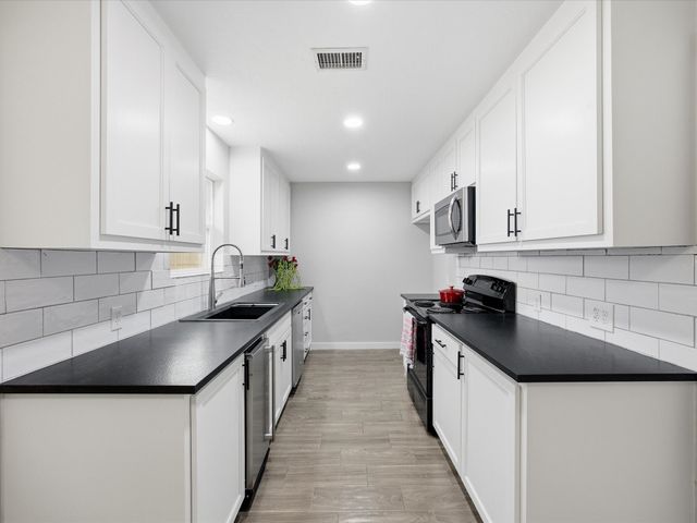 7621 Meadowbrook Drive, Watauga, TX 76148