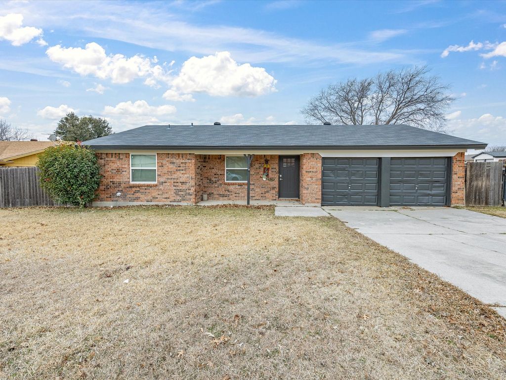 7621 Meadowbrook Drive, Watauga, TX 76148