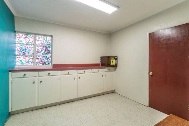 1012 W Division Street, Arlington, TX 76012