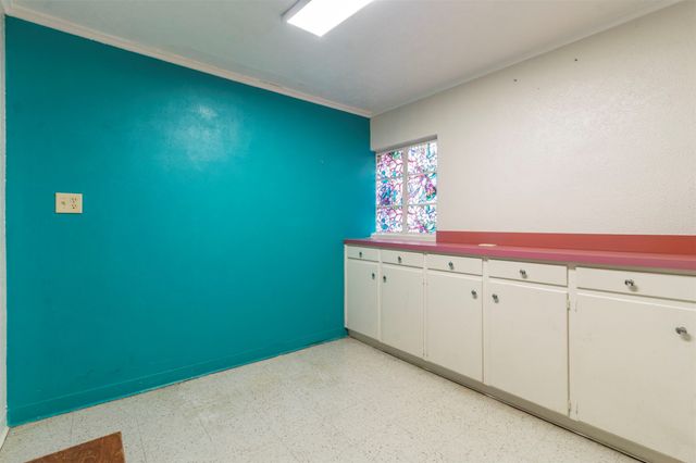 1012 W Division Street, Arlington, TX 76012