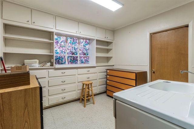 1012 W Division Street, Arlington, TX 76012
