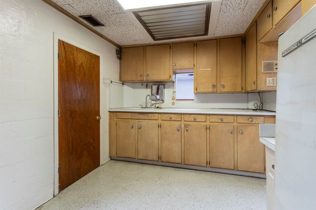 1012 W Division Street, Arlington, TX 76012