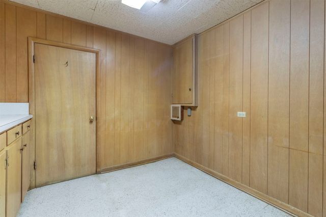 1012 W Division Street, Arlington, TX 76012