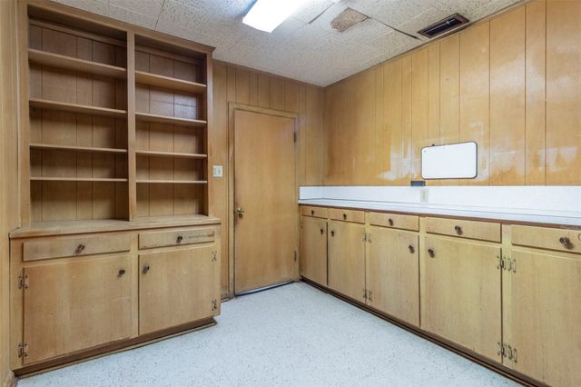 1012 W Division Street, Arlington, TX 76012