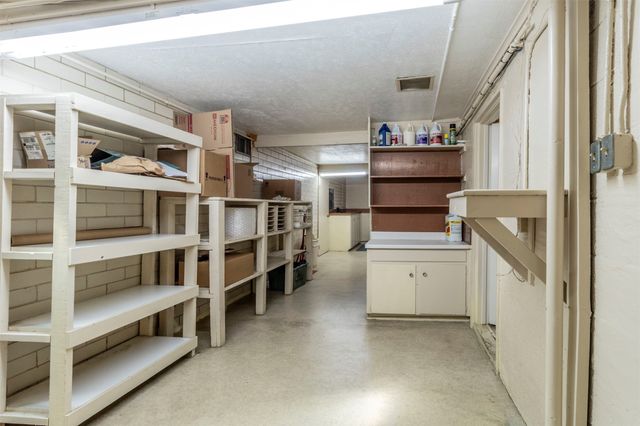 1012 W Division Street, Arlington, TX 76012