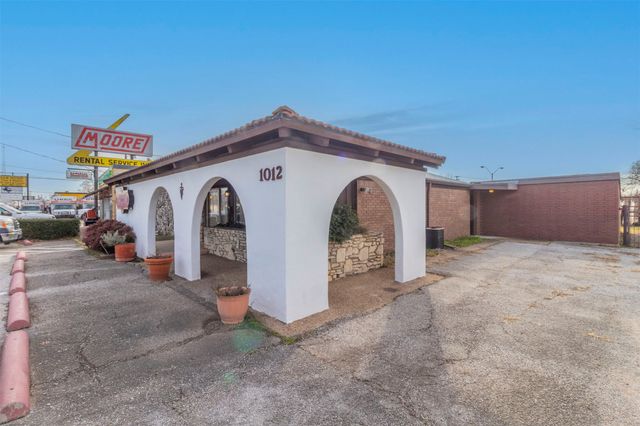1012 W Division Street, Arlington, TX 76012