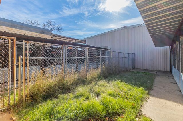 1012 W Division Street, Arlington, TX 76012
