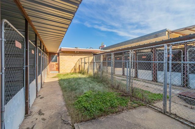 1012 W Division Street, Arlington, TX 76012
