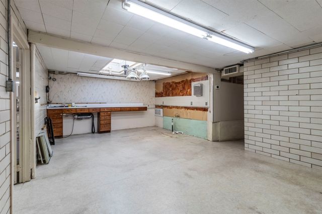 1012 W Division Street, Arlington, TX 76012