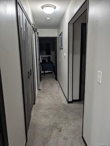 15195 La Grande Plaza, Warren, MI 48088