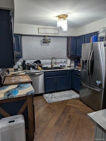 15195 La Grande Plaza, Warren, MI 48088