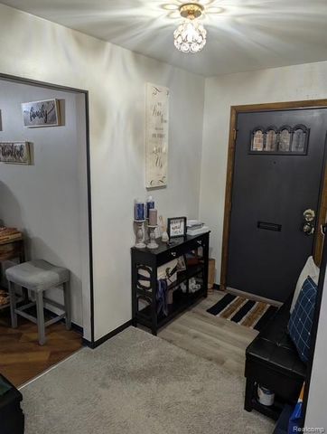 15195 La Grande Plaza, Warren, MI 48088