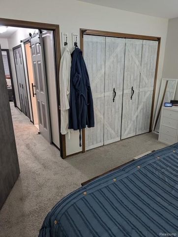 15195 La Grande Plaza, Warren, MI 48088