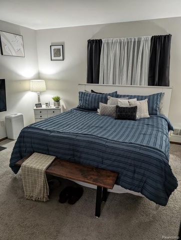 15195 La Grande Plaza, Warren, MI 48088