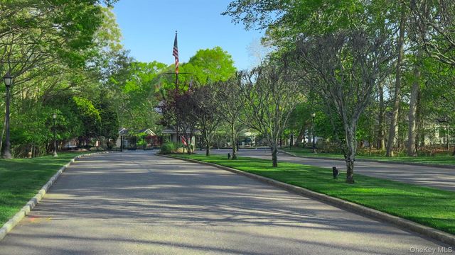 1407 Middle Road 83, Calverton, NY 11933