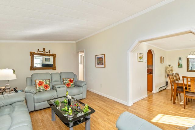 1407 Middle Road 83, Calverton, NY 11933