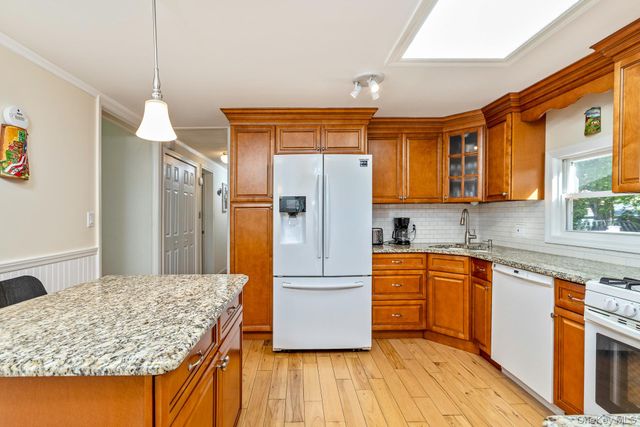 1407 Middle Road 83, Calverton, NY 11933