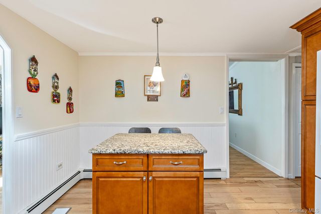 1407 Middle Road 83, Calverton, NY 11933