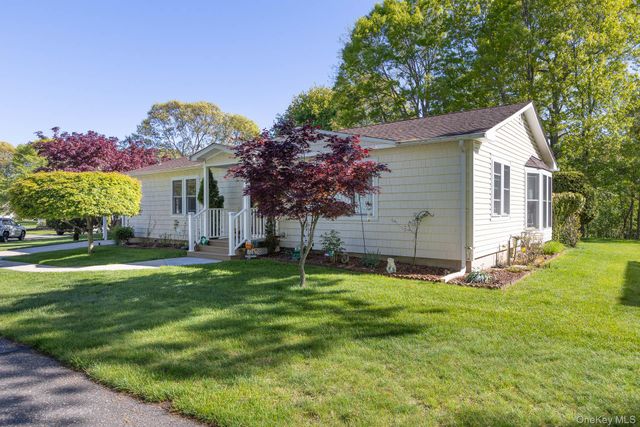 1407 Middle Road 83, Calverton, NY 11933