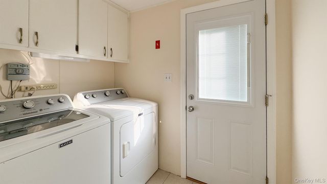 1407 Middle Road 83, Calverton, NY 11933