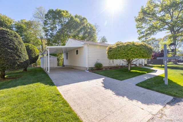 1407 Middle Road 83, Calverton, NY 11933