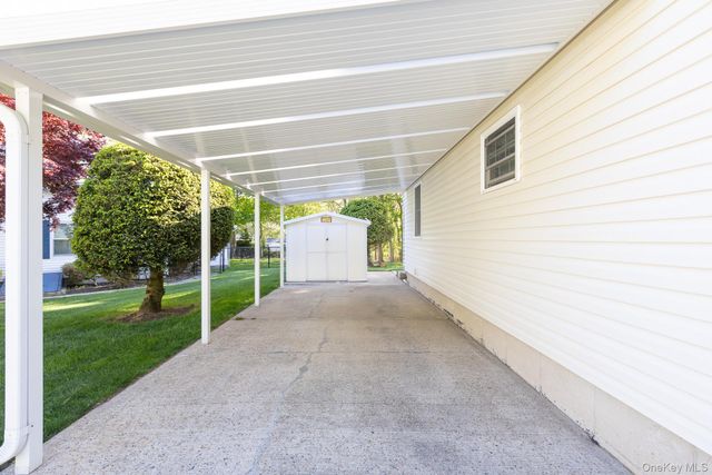 1407 Middle Road 83, Calverton, NY 11933