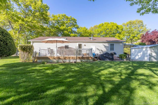1407 Middle Road 83, Calverton, NY 11933