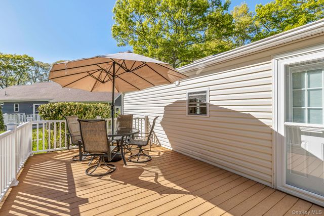 1407 Middle Road 83, Calverton, NY 11933
