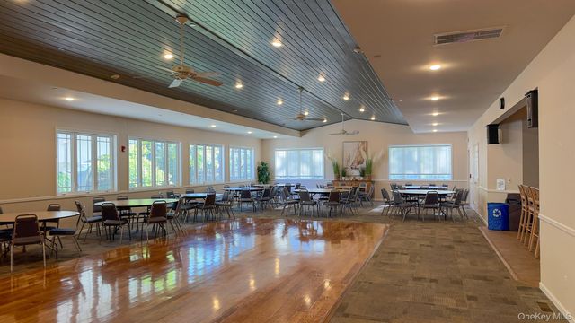 1407 Middle Road 83, Calverton, NY 11933