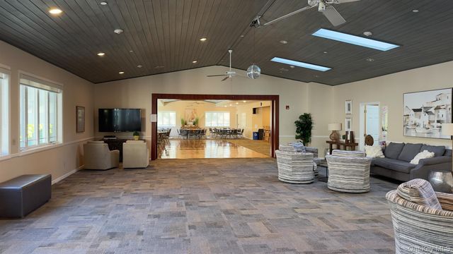 1407 Middle Road 83, Calverton, NY 11933