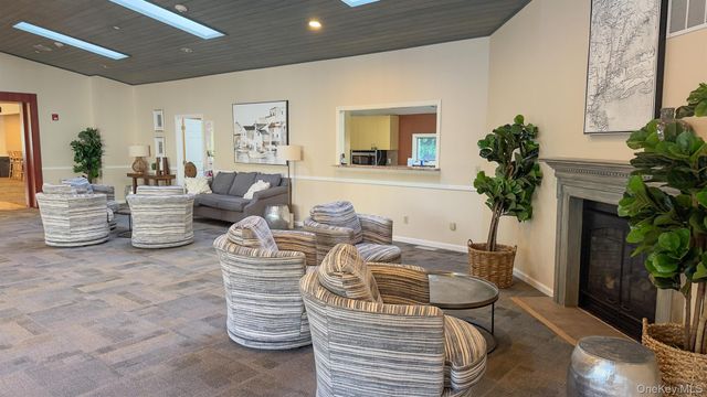 1407 Middle Road 83, Calverton, NY 11933