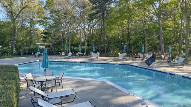 1407 Middle Road 83, Calverton, NY 11933