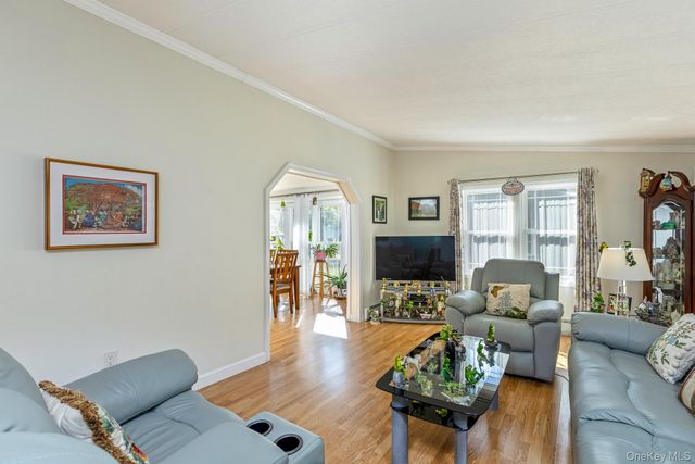 1407 Middle Road 83, Calverton, NY 11933