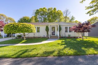 1407 Middle Road 83, Calverton, NY 11933