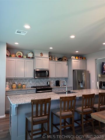 12034 E 108th Place, Owasso, OK 74055