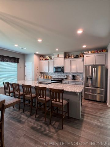 12034 E 108th Place, Owasso, OK 74055