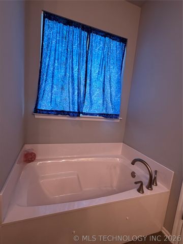 12034 E 108th Place, Owasso, OK 74055
